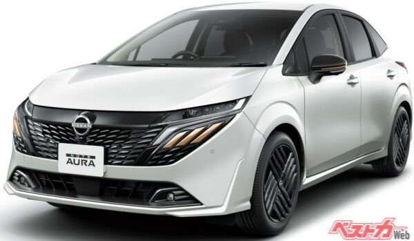 2024年6月にマイナーチェンジをしたノートオーラ。フロントグリルへブロック模様が多く入ったことで、さらに高級感が増した