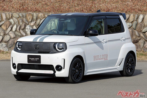 ホンダ スーパーONE プロトタイプ(ホンダアクセスカスタム)。サイドの『BULLDOG』のロゴが郷愁を誘う。東京オートサロン後に開催された撮影会で初披露