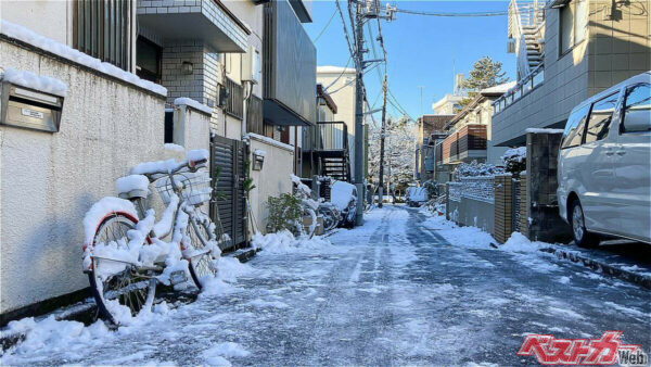 今日の外出、どうしてもクルマじゃなきゃダメか考えよう(k@Adobe Stock)