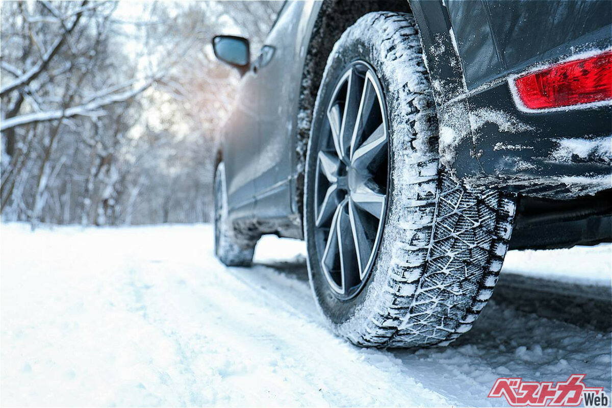 Tokyo Snow Alert: Don't Drive on Summer Tires!