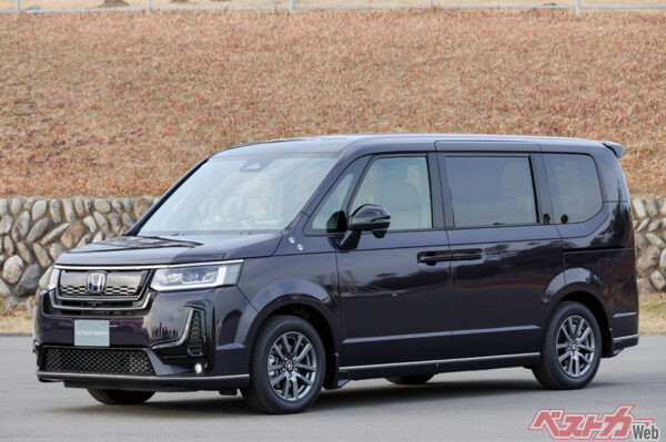 ステップワゴンスパーダ EMOTIONAL BLACK SOLID