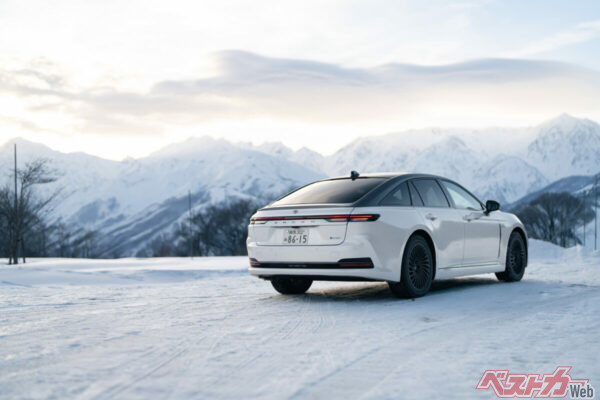 走行時は、空気と水のみを排出するクラウンFCEVのような存在は、空気が綺麗な白馬村にはピッタリな一台だと水野氏