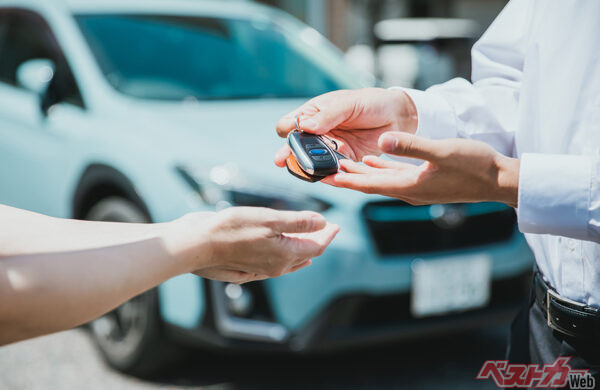 便利なマイナ免許証だが、レンタカー利用の際はマイナ免許証に対応しない業者もあるので注意したい(望菜 竹内@AdobeStock)