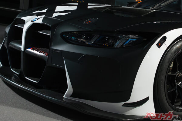 BMW×ゲーム×アニメのトリプルコラボ!!　人気アニメのカラーを纏うBMWのレーシングカー