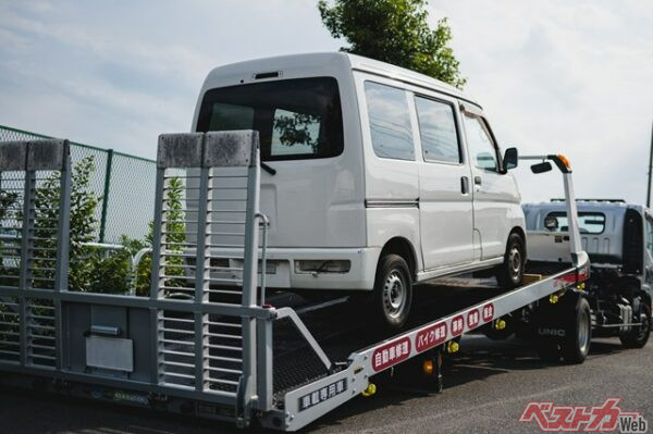 一時抹消登録したクルマに再び乗るのにはナンバーを再取得しなければならない（Peak River@Adobe Stock）