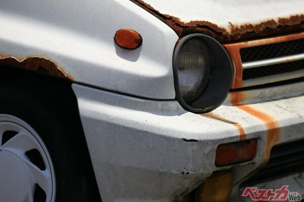 そろそろクルマを替えたいけどさすがに売りに出せない……という状態の方もいるのではないだろうか。そんな時廃車という選択肢もある（藤元洋一@Adobe Stock）