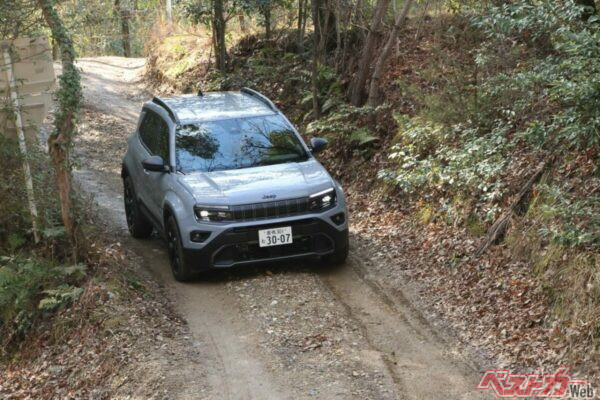 荒れた路面でもリアマルチリンクサスペンションのおかげで乗り心地は悪くない