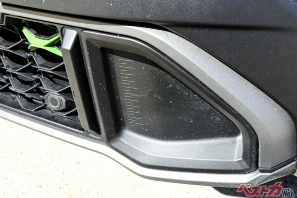 地上から400mmのところにダック（あひる）が泳いでいるマークがある