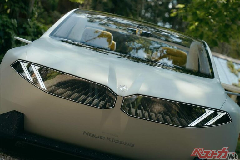 3月18日にお姿公開!!　セダン復活の狼煙!!　BMWの新型3シリーズがまずBEVで登場!!