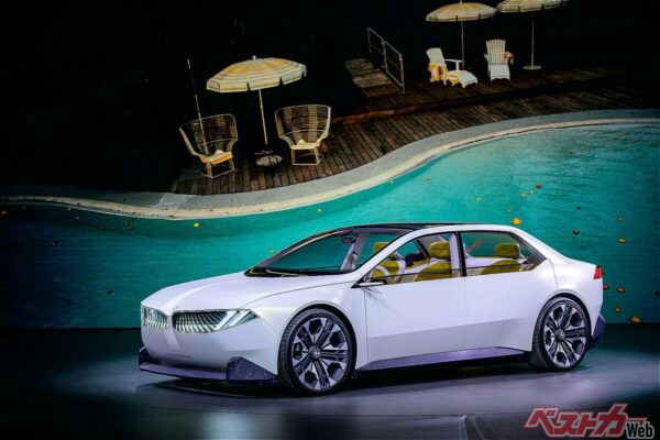 ノイエクラッセのコンセプトモデル。市販車がこいつにどこまで近づくか楽しみ