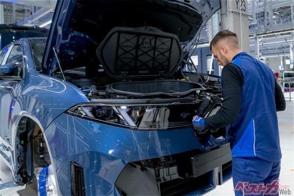 ノイエクラッセ第1弾となるiX3はすでに生産が始まっている