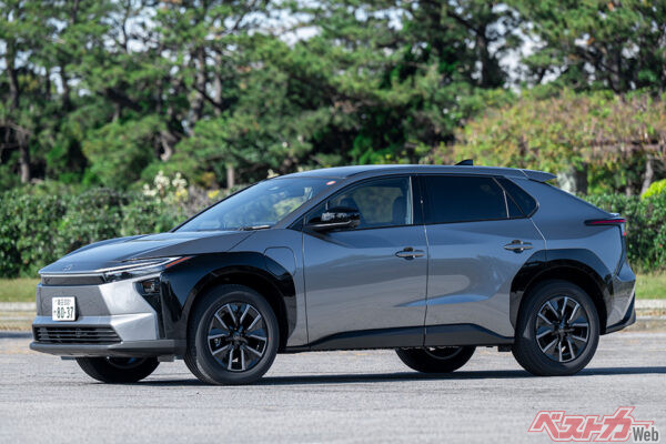 2025年10月に一部改良を受けたトヨタ bZ4X。見た目はほとんど同じだが、中身が飛躍的に進化した