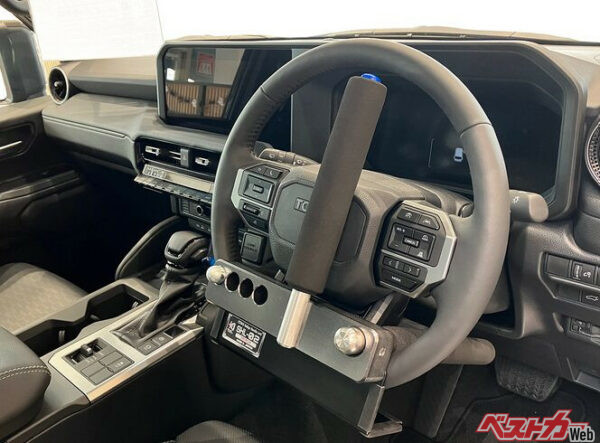 KITACOのハンドルロック。写真はランクル250用