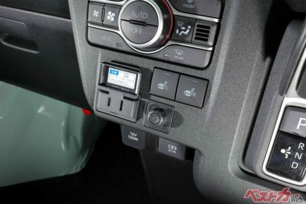 センターコンソールにあるAC100V/1500Wアクセサリーコンセントは大きな戦力だ
