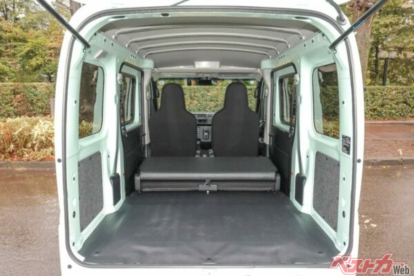 積載容量350kgと軽キャブオーバーバン最大の積載量を誇る