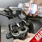 本来なら禁じ手！？ 固着してビクともしないブレーキキャリパーピストンは水で押し抜く