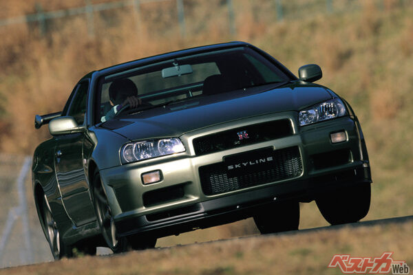 第2世代GT-Rの人気は凄まじく、過走行でも高値が付く傾向