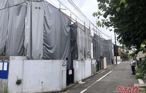 陥没付近の一部で家屋の取り壊しが始まっているが、交渉が進んでいない場所も少なくない