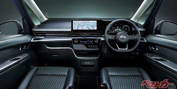 セレナAUTECHのインテリア。高級感とスポーツを両立させた質感の高い雰囲気がドライブの気分を盛り上げてくれる