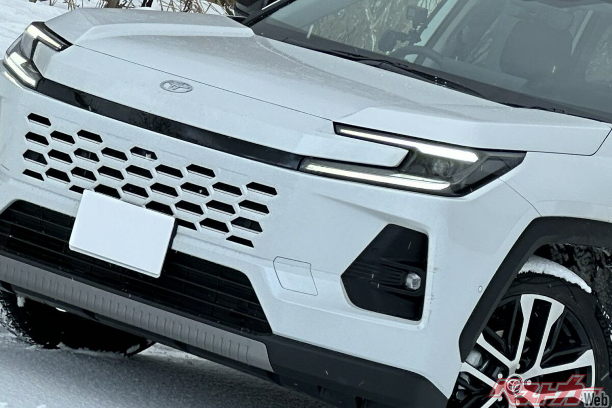 New RAV4 on Snow: Real-World Evaluation with Synchro Weather Tires in Hokkaido!