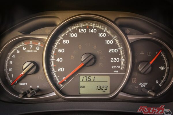 狙っていた車種で低走行車が出ていると飛びつきたくなるかもしれないが、チェックしなければならない点も（Boragoo@Adobe Stock）