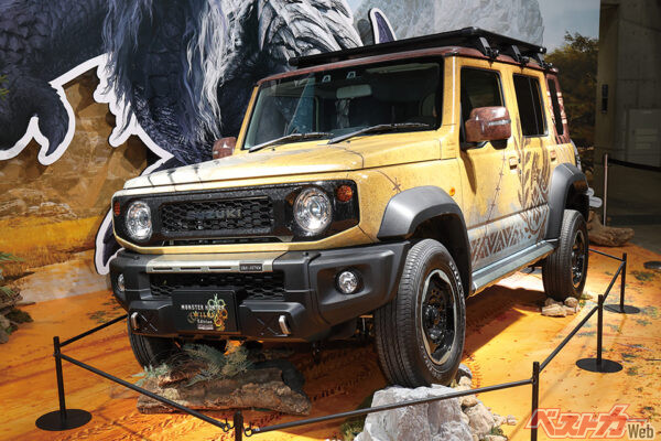モンスターの質感をリアルに再現したボディグラフィック。ジムニーノマドとの相性も抜群だ