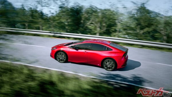 ハイブリッド車は、短時間で必要な車速まで加速し、アクセルペダルをいったんパッと離して電動走行に移るのがコツ