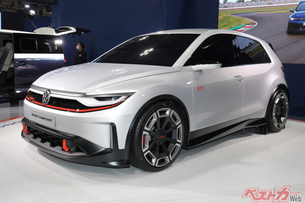 赤いラインやハニカムグリルなどの伝統的なGTIの要素が採用されている