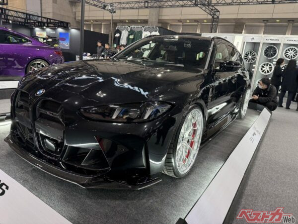 東京オートサロン2026で展示されたグノーシス RXMを履いたBMW M3ツーリング