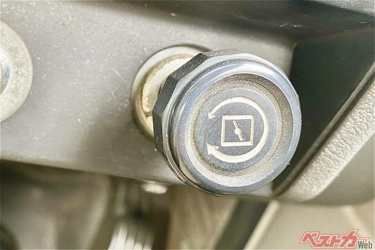 That Mysterious Lever in Classic JDM Cars: A Nostalgic Throwback for Showa-Era Drivers