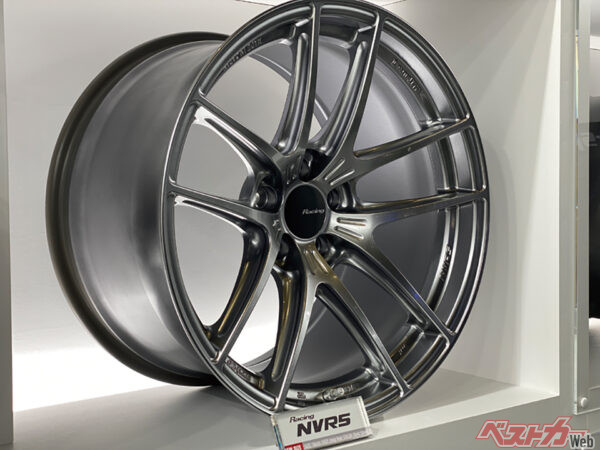 NVR5はスポーツモデルの主軸である17/18/19インチが揃った
