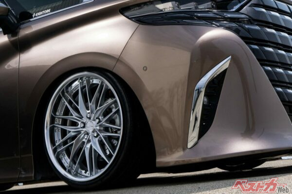 【衝撃】ワーク新作『クヴェルII』装着のアルファード！　刷新感に注目!!