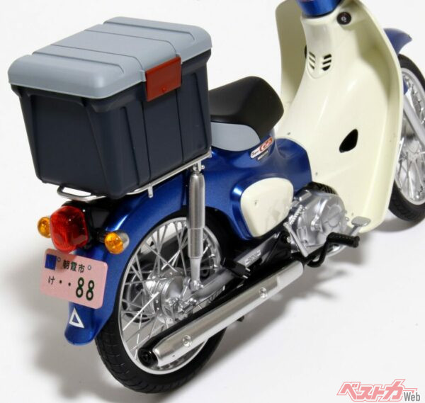 マフラー部などはメッキの見せ場。ドラムやホイールスポークなども立体的