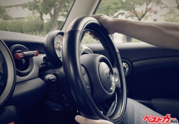 急ハンドル、急発進、急ブレーキなど、急のつく操作はしない（PHOTO：写真AC）