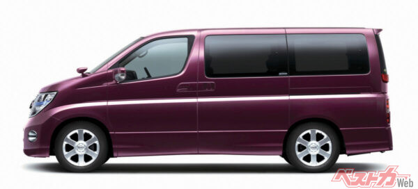 2代目E51では大胆なカラー展開も。エアロパーツ装着などスポーティイメージを大胆に進めた