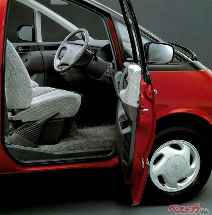 サイドブレーキが右側にあるめずらしいスタイル