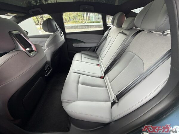 N7の後部座席。乗り心地や快適性についてはかなり高評価だ