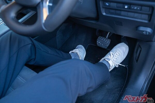 運転の仕方ひとつで燃費は変わってくる(yuka@Adobe Stock)