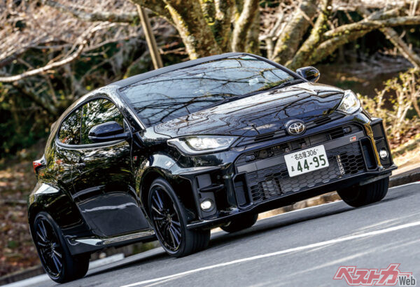 トヨタ GRヤリス（2020年）。WRCをはじめとした国際ラリー参戦のため、レギュレーションを意識した部分を多数持つ