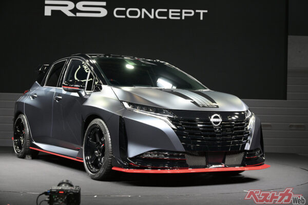 日産 オーラNSIMO RS（2027年登場？）。ワイドボディ＋エクストレイルNISMOのパワーユニットを搭載し、2027年デビューが有力