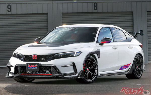 ベストカー編集部が作成したホンダ シビックタイプR HRCの予想CG。東京オートサロン2026に展示された車両のカモフラージュラッピングを剥がした姿を想定