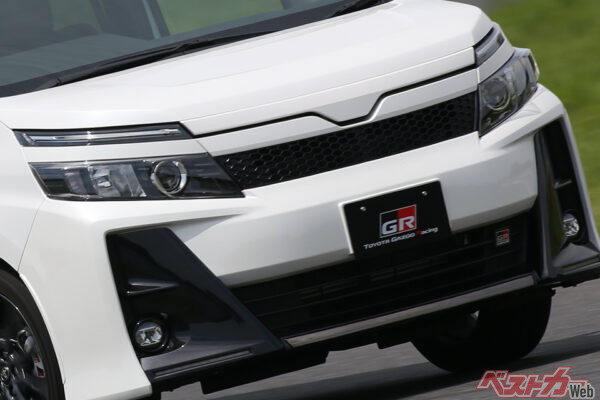 ミニバンにも「GRスポーツ」って存在するの!?　トヨタ ヴォクシー GRスポーツの中古ってどうなん