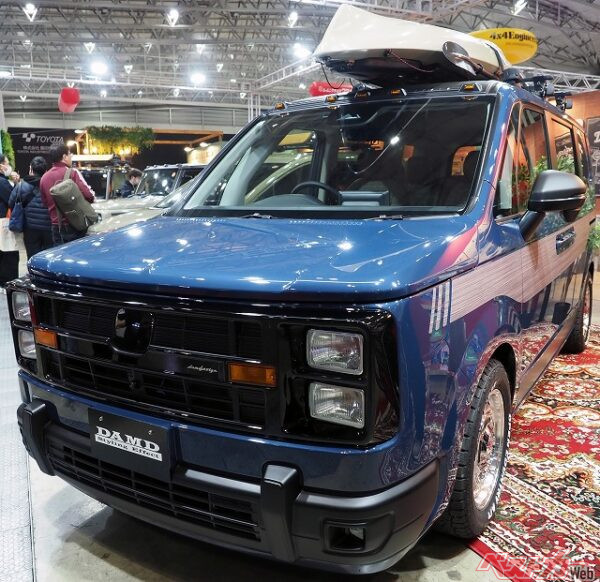 角形4灯ヘッドライトとブラックの大型グリルで、現行ステップワゴンの表情がここまで変わる