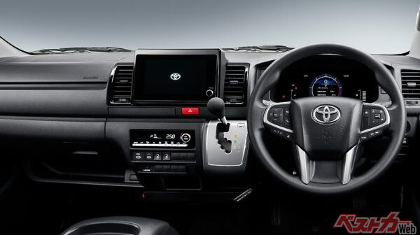 7インチTFT液晶メーターと8インチディスプレイオーディオを標準化。インテリアのデジタル化も進んだ