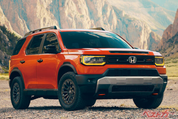 全長4801×全幅2019×全高1857mmと幅広さが際立つ