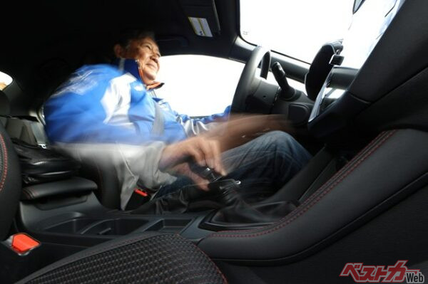 カナダ仕様の左ハンドルで6MTのフィーリングを確かめた国沢氏は扱いやすいと高評価