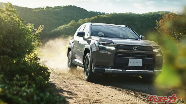 RAV4 アドベンチャー。全長が20mm長く25mm広い