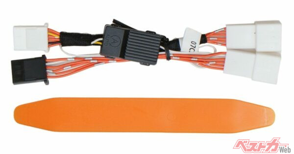 CRAFT WORKSのスズキ ハスラー用アイドリングストップキャンセラー。配線割り込み式で装着も比較的簡単(画像:Fun Standard)