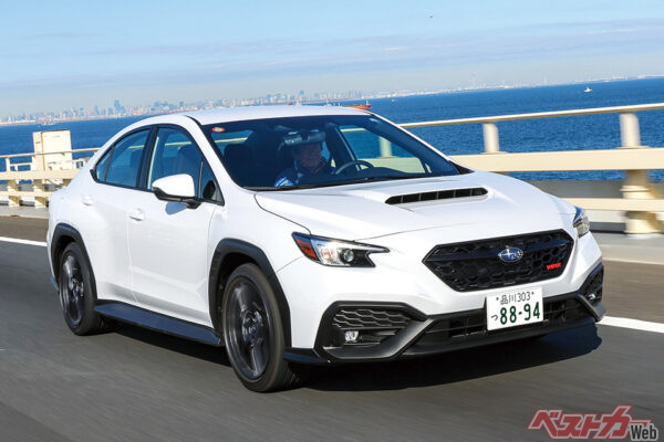 時代遅れと言われようと、HパターンのMTを操るのは楽しい