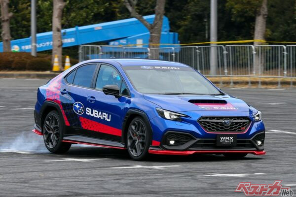 東京オートサロンで豪快なデモランを披露したWRX STI Sport ♯